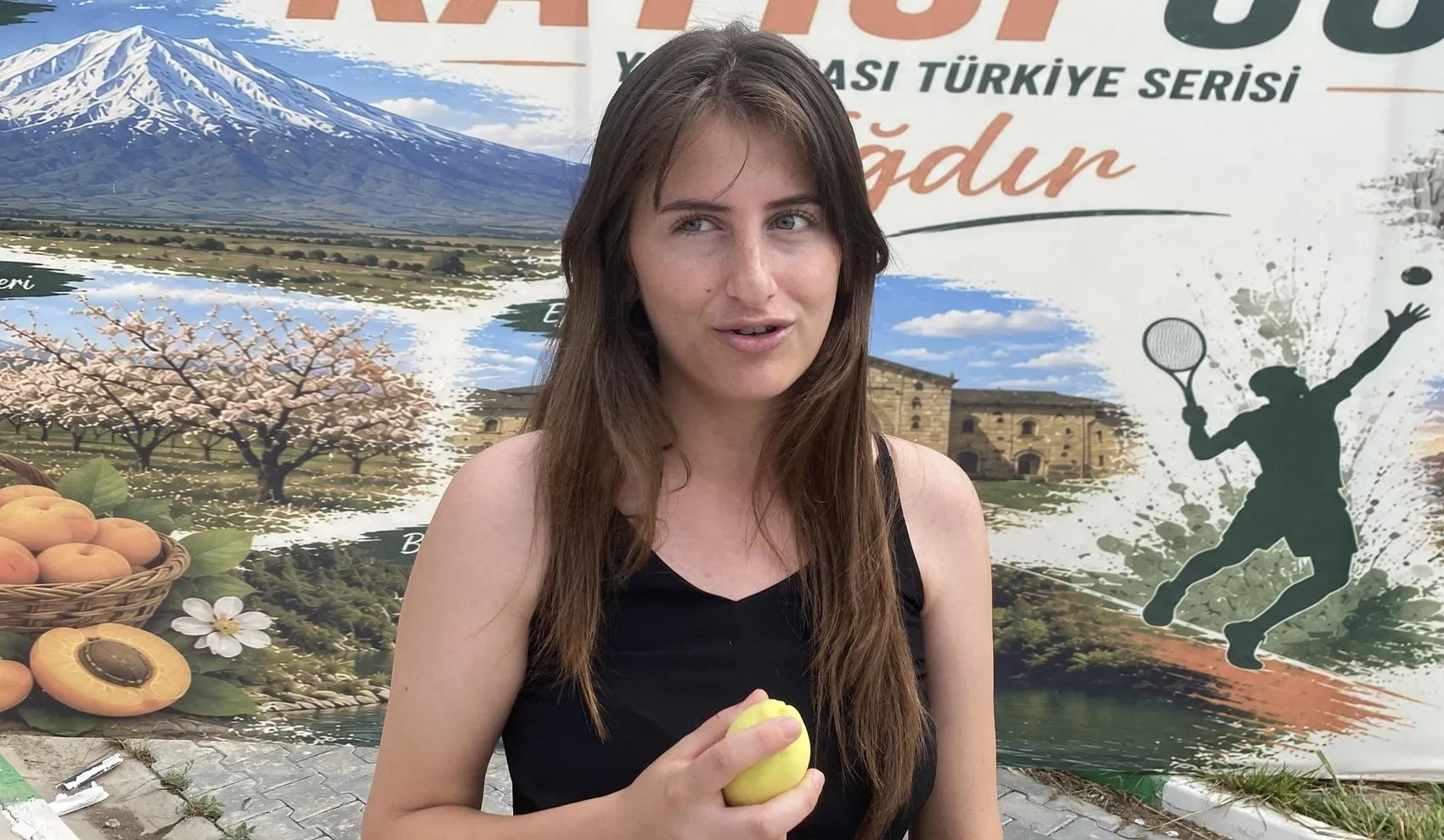 Iğdır’da tenis kortlarında kayısı molası