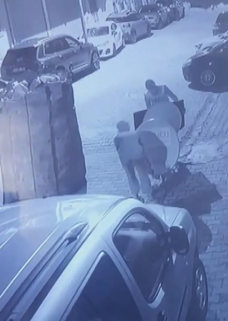 Ataşehir’de el arabalı hırsızlık kameraya yakalandı