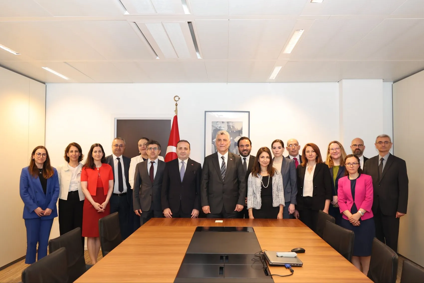 Bakan Bolat Brüksel'de gurbetçiler ve iş dünyasıyla buluştu