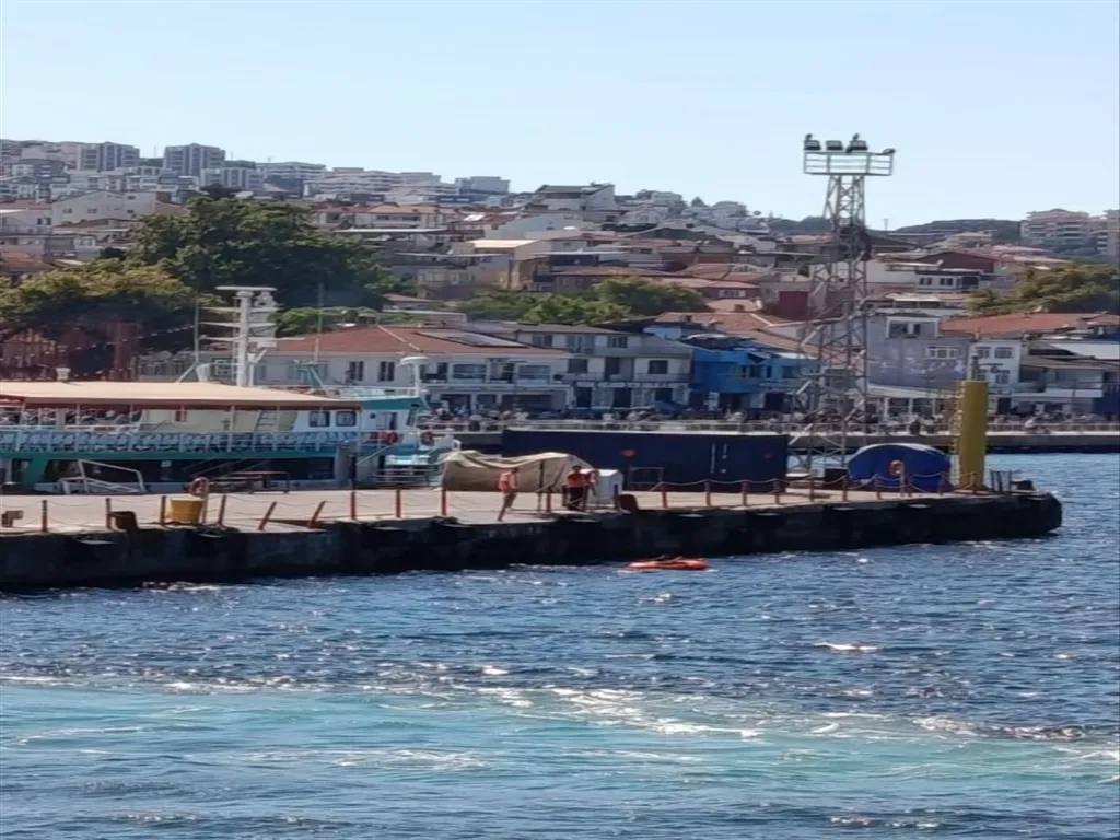 Mudanya açıklarında sürüklenen genç son anda kurtarıldı