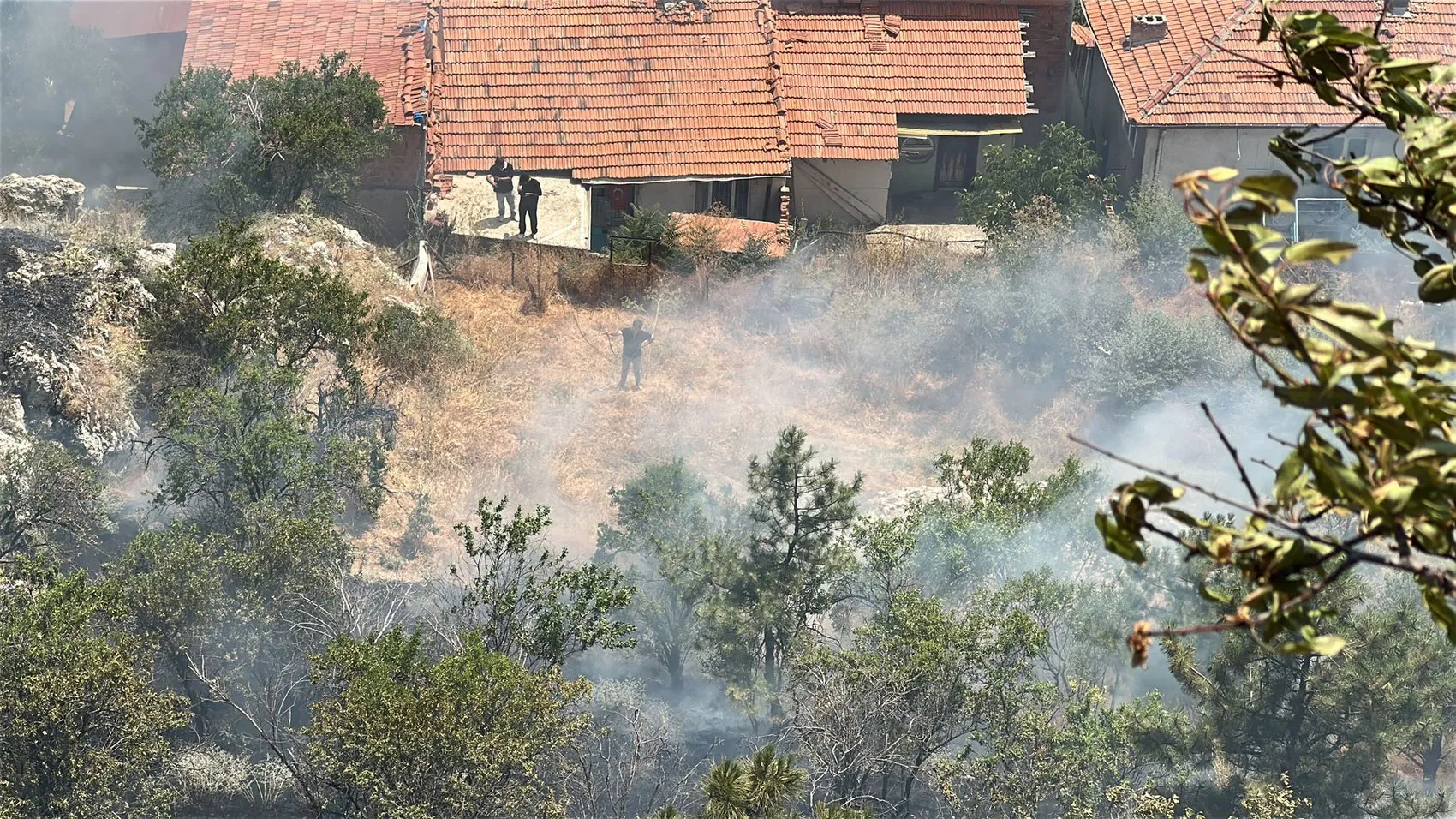 Kütahya Kalesi alevlerin eşiğinden döndü