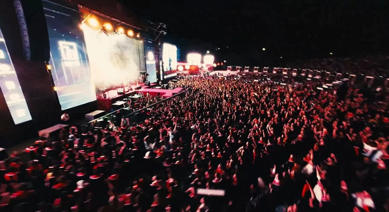 ODTÜ Devrim Stadyumu’nda geleneksel mezuniyet coşkusu yaşandı