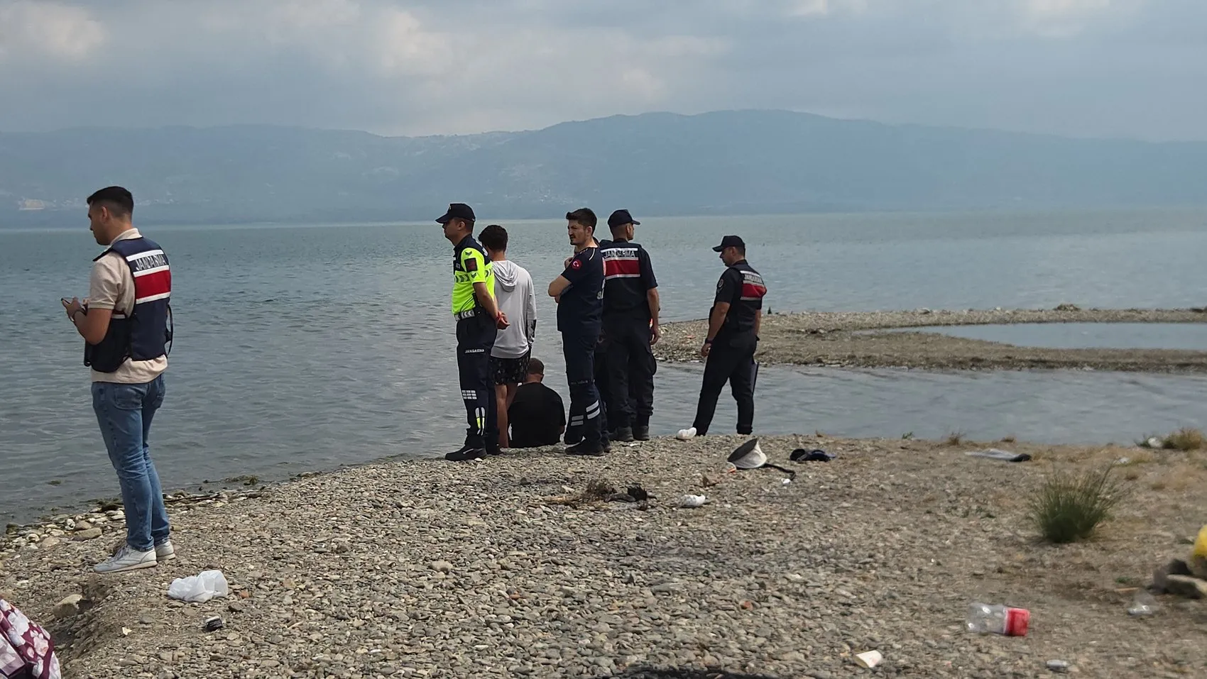 İznik Gölü’nde iki gençten haber alınamıyor