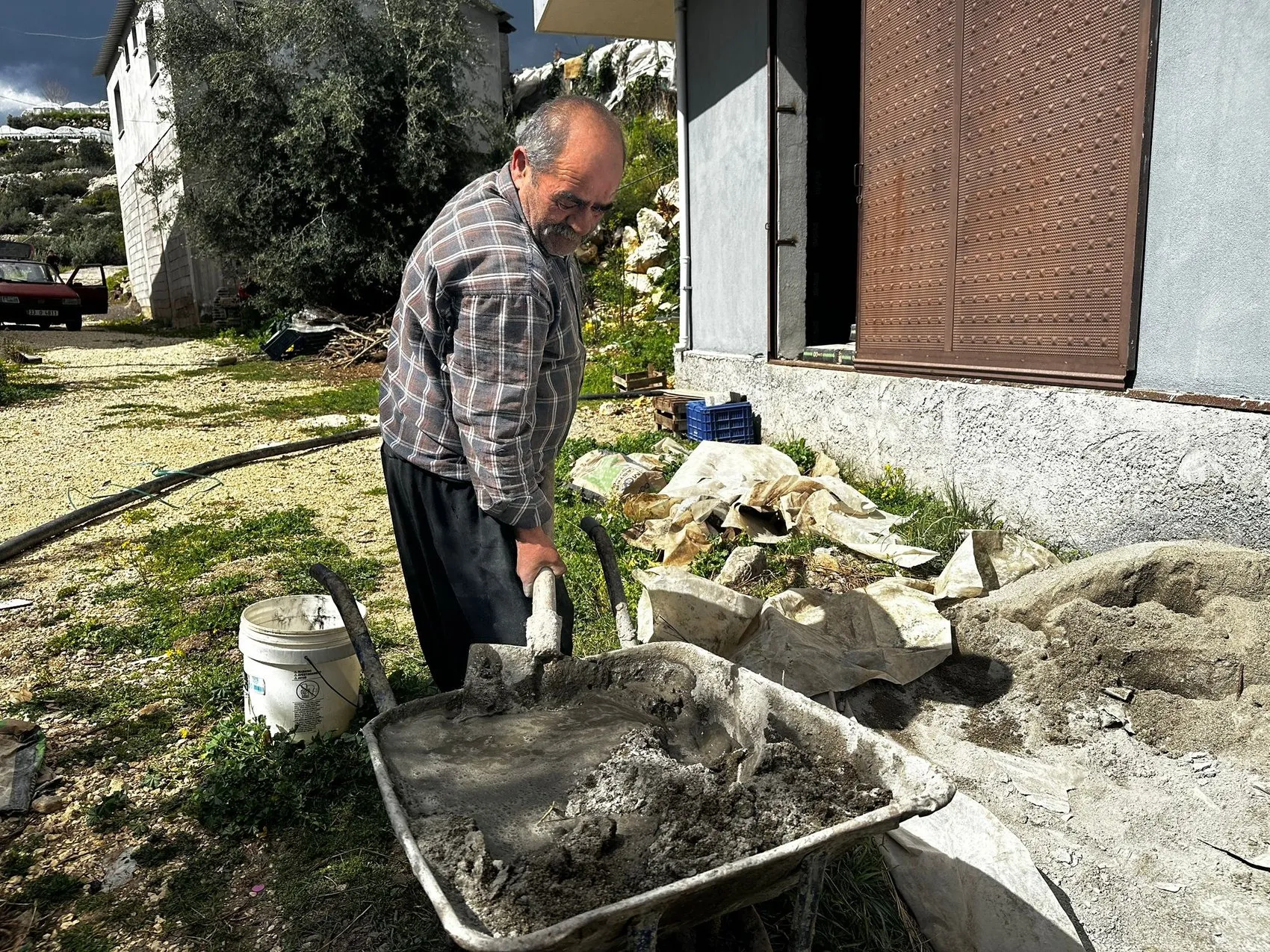 Mersinli ustanın yarım asırlık taş duvar inadı