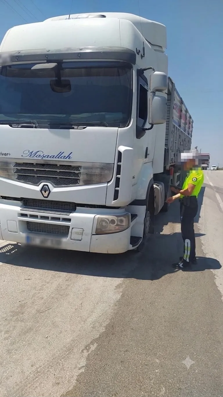Adana'da polisin şüpheli araçta bulduğu patlayıcılar korkuttu