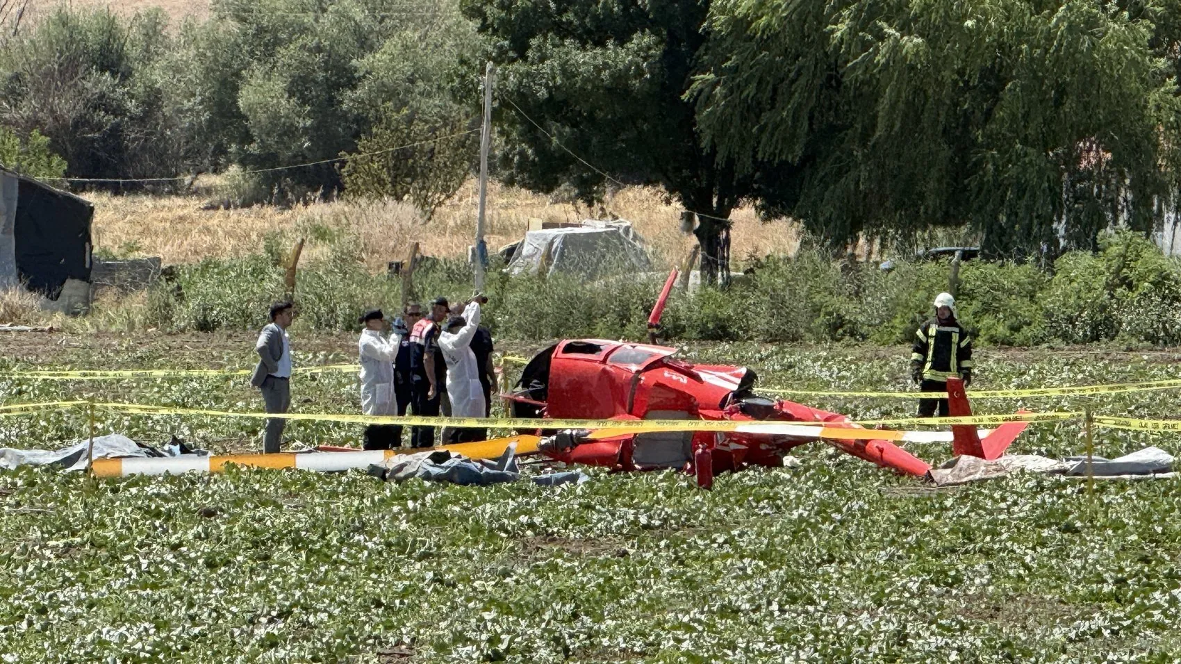 Ankara'da eğitim uçuşu yapan helikopter yere çakıldı