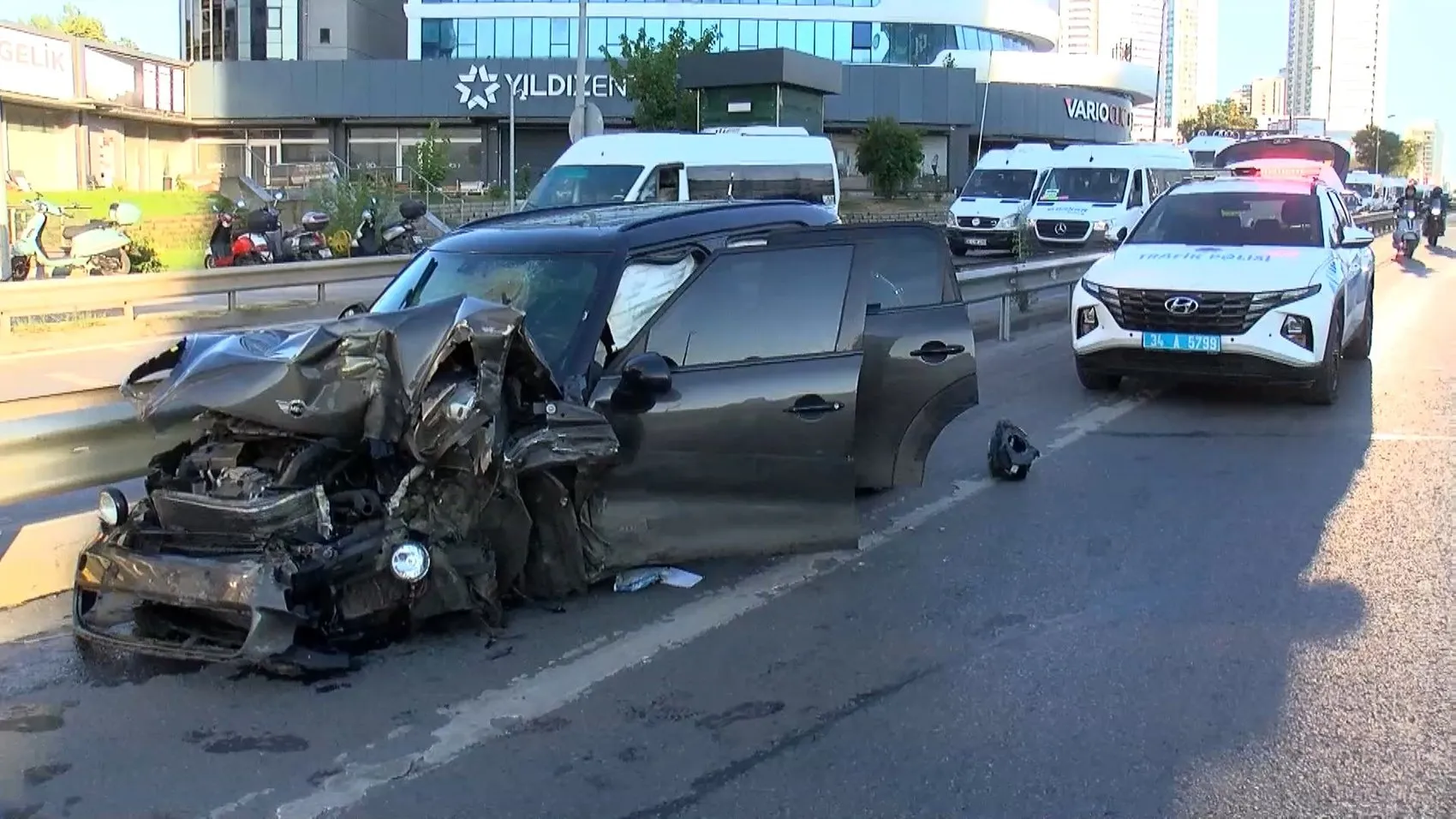 Pendik D-100 trafiğini felç eden zincirleme kaza