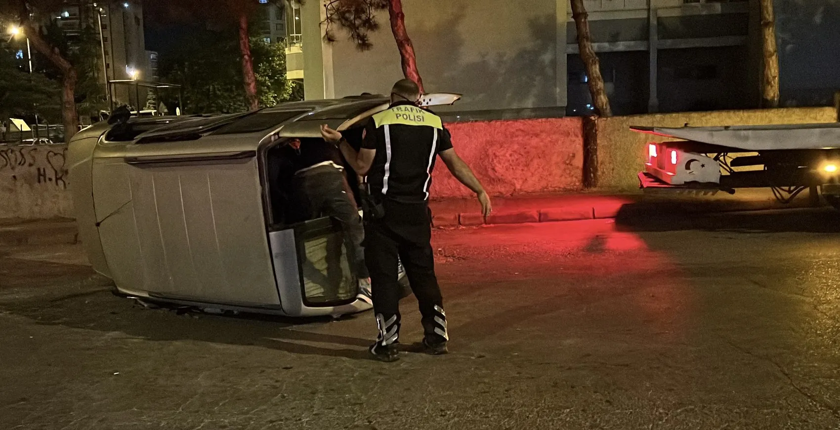 Kayseri'de kaza sonrası şaşkına çeviren bir saatlik eşya toplama mesaisi