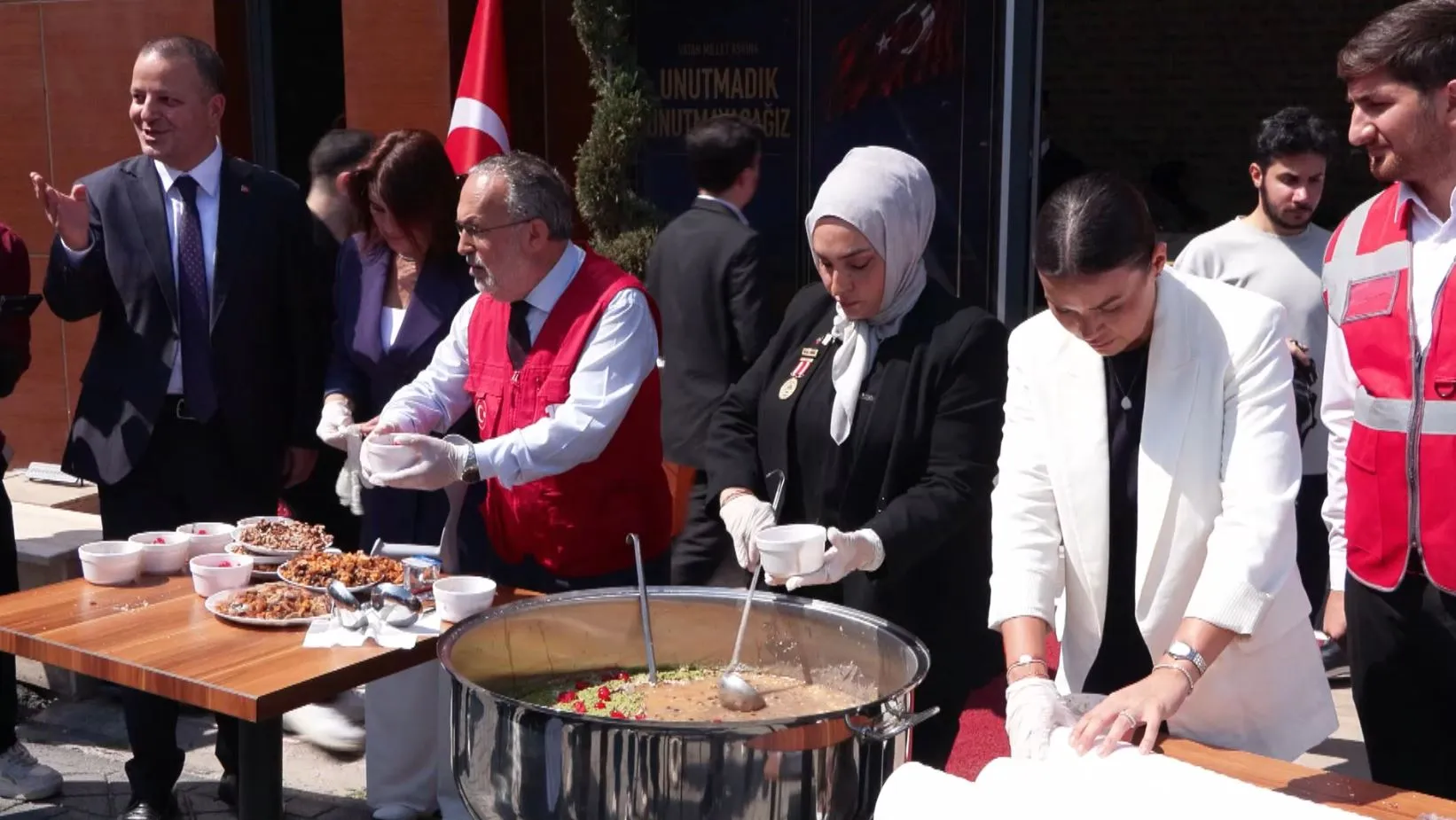 15 Temmuz şehitleri için İstanbul’da aşure kazanları kaynadı
