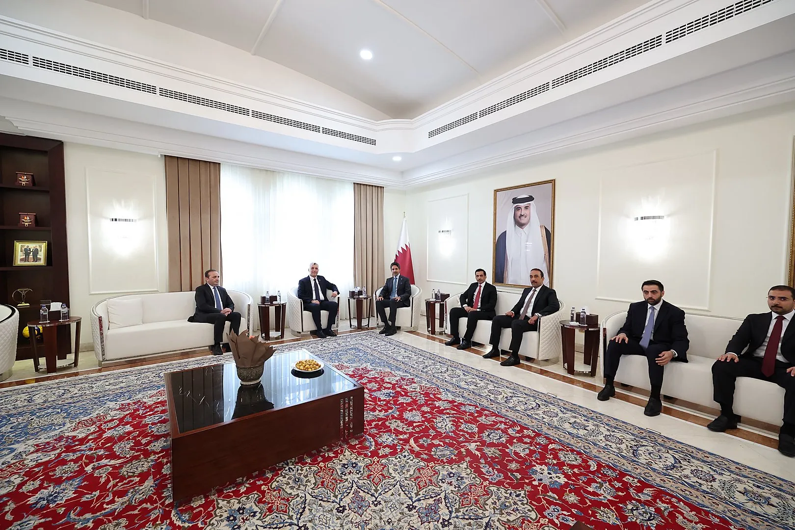 Ticaret Bakanı Bolat Katar elçiliğinde taziye ziyareti yaptı