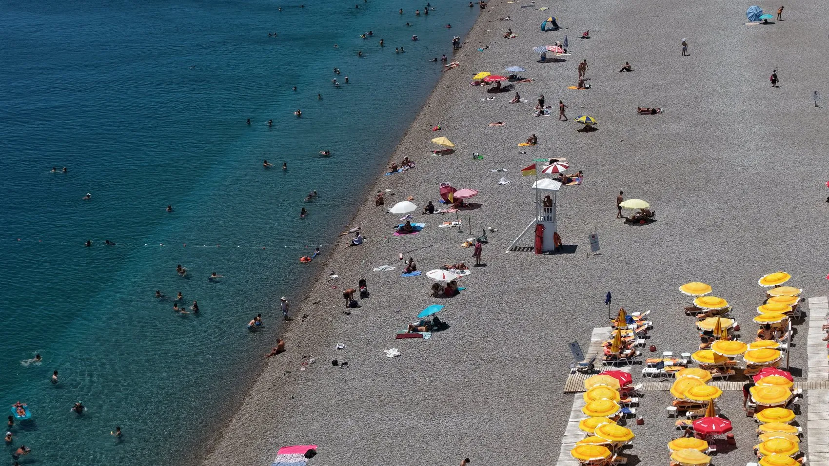Antalya kavurucu sıcaklarla imtihan veriyor
