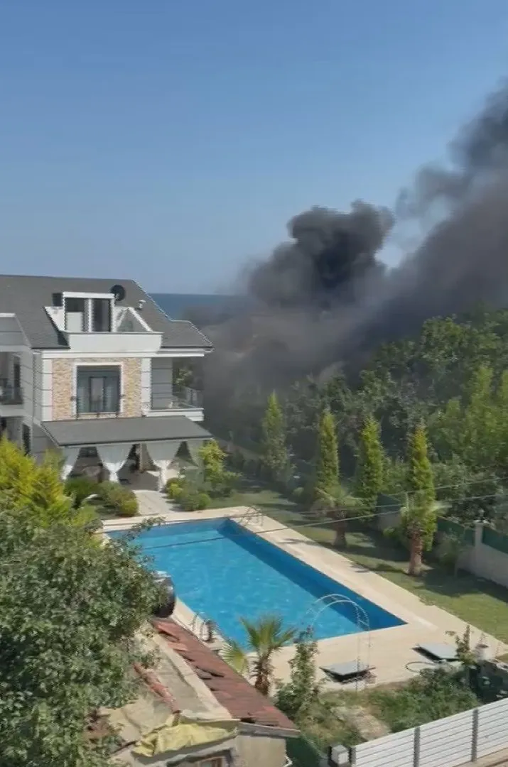 Silivri'de bir villayı alevler teslim aldı