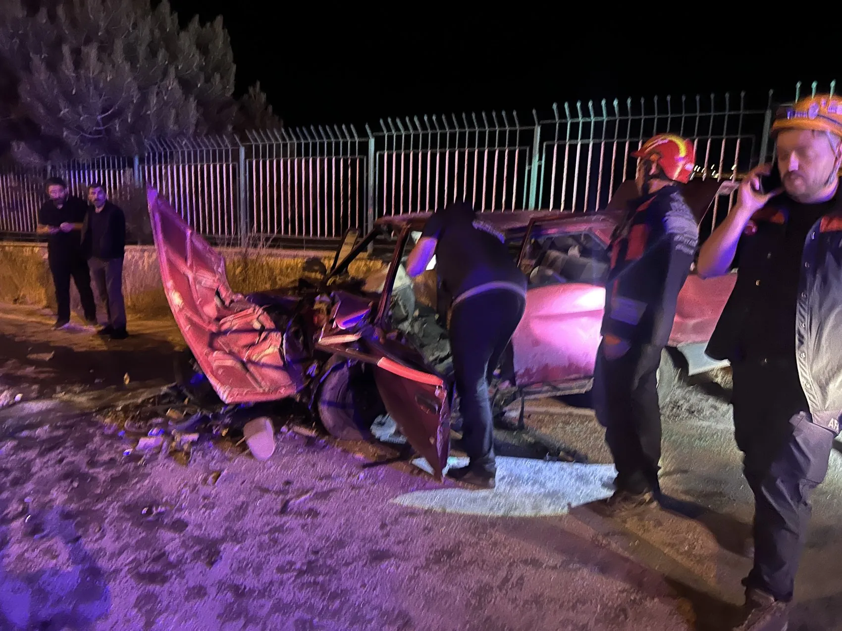 Sivas'ta gece yarısı kaza 6 kişi hastanelik oldu