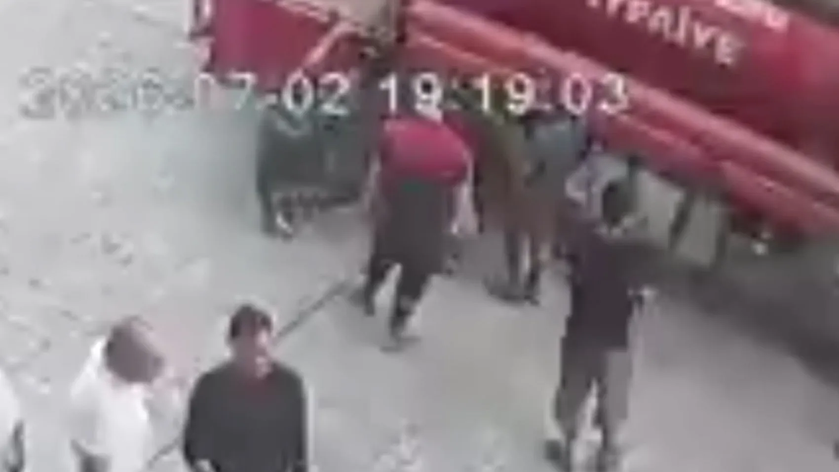 Birecik İtfaiyesinde lastik patlaması bir personeli hastanelik etti
