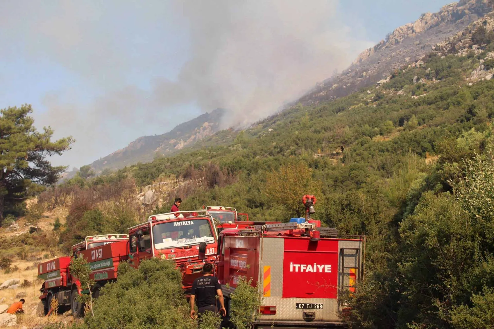 Antalya ormanlarında alevler yükseldi