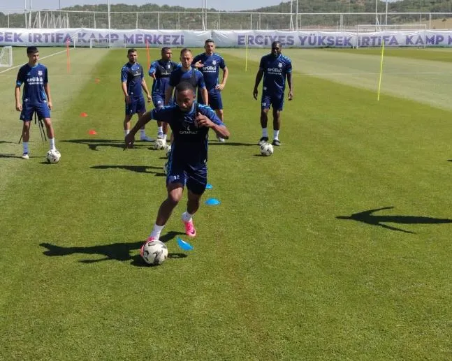 Kıbrıslı futbolcular yeni sezon için Erciyes’i tercih etti