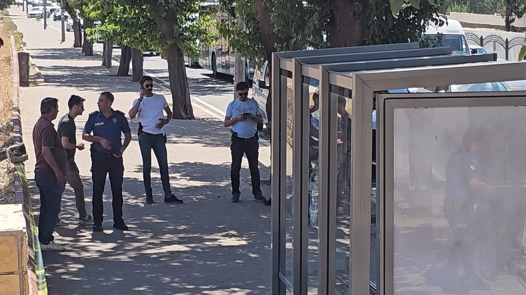 Şanlıurfa'da durakta dehşet Boşanma aşamasındaki eşini vurdu