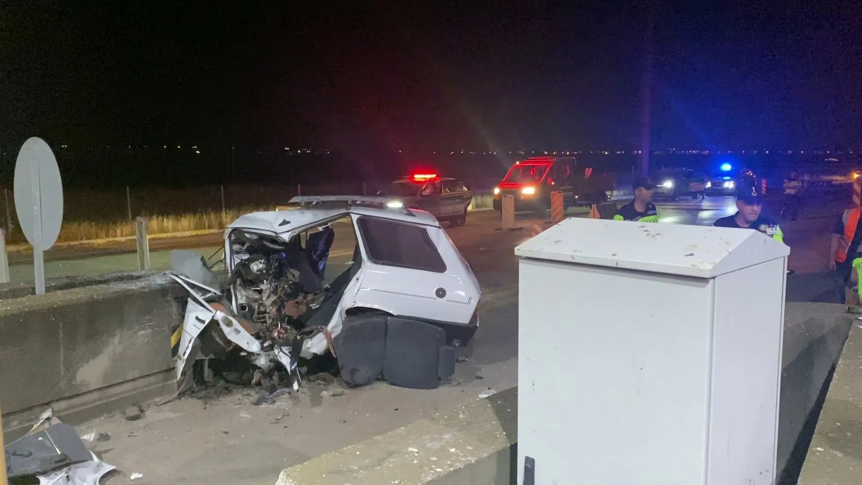 Ceyhan gişelerinde feci kaza 24 yaşındaki sürücü hayatını kaybetti