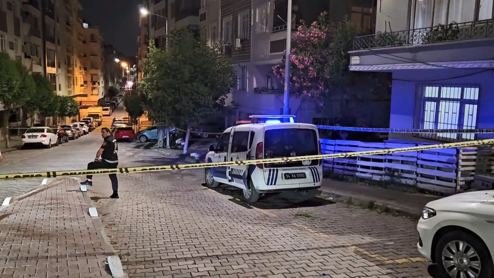 Bahçelievler'de inşaat paniği Apartman tahliye edildi