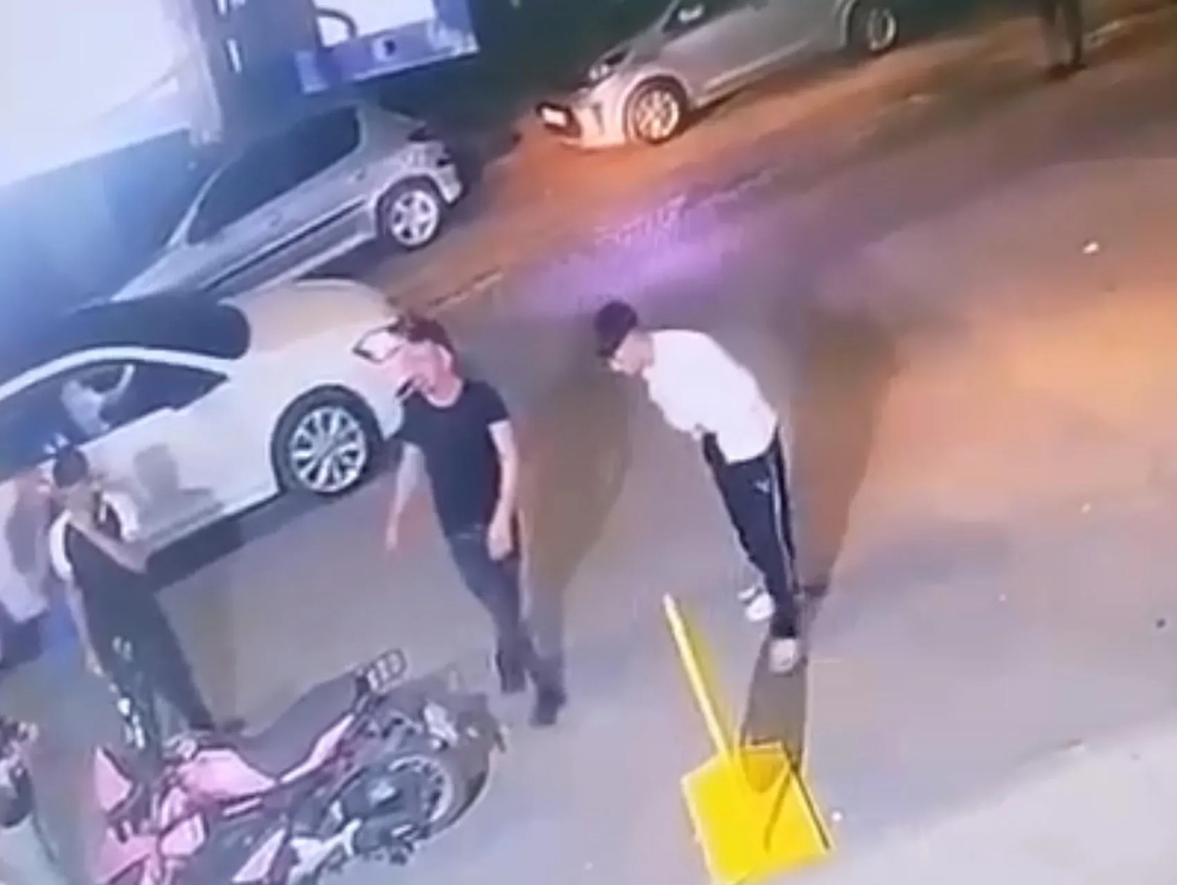 Çorlu sokaklarında bıçaklı kavga kameraya yansıdı