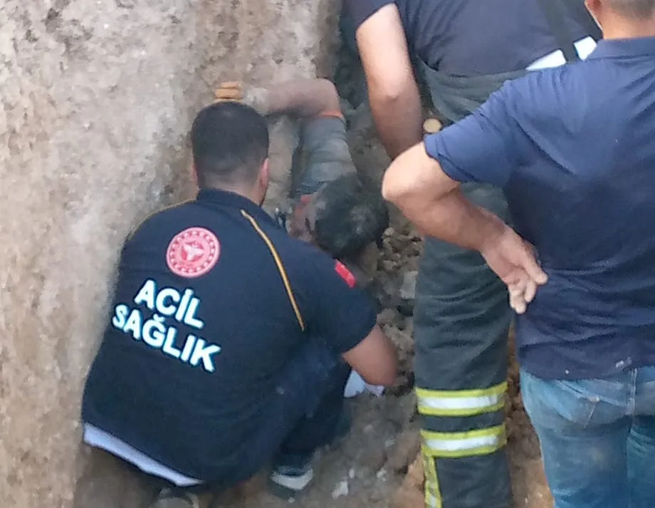 Adıyaman'da kanalizasyon kazısında toprak kayması sonucu bir işçi göçük altında kaldı