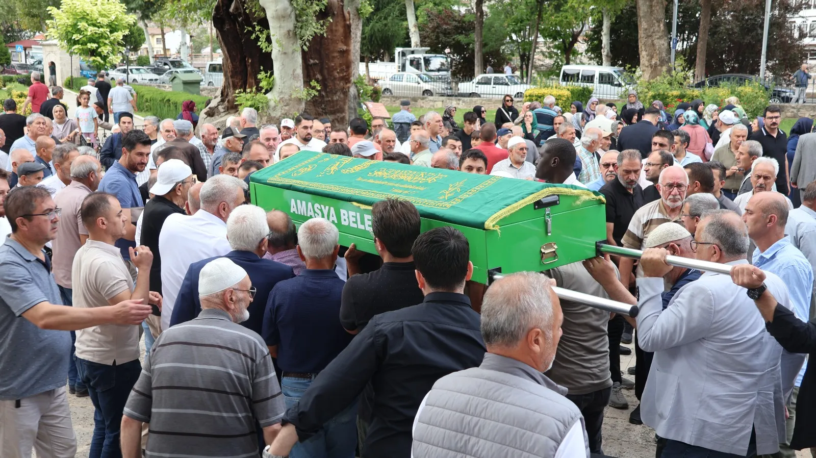Birbirinden habersiz aynı gün veda ettiler