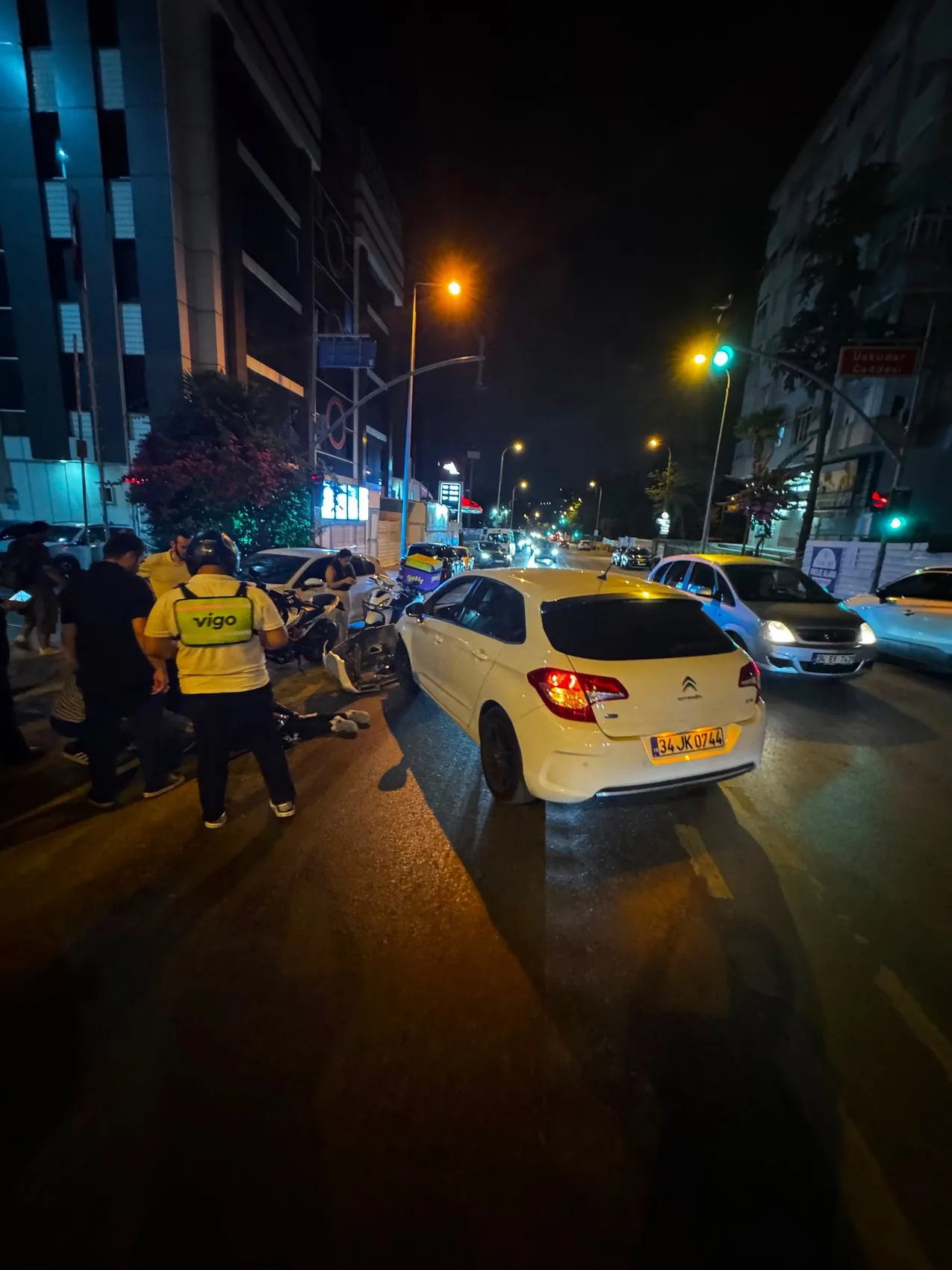 Kartal’da otomobil ile motosiklet çarpıştı