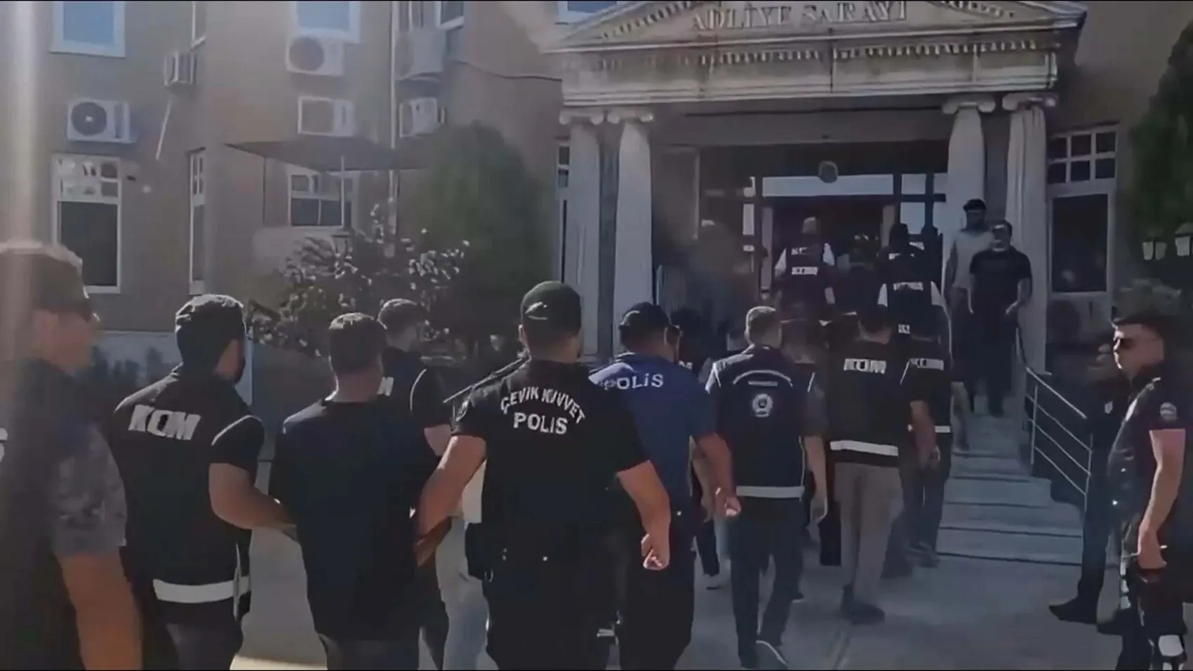 Vize mağdurları üzerinden milyonlarca liralık vurgun yapan çete çökertildi