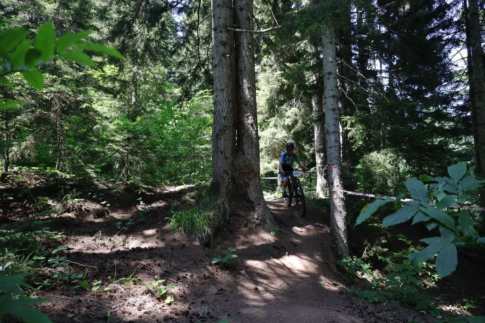 Artvin’in dik yamaçlarında 41 sporcu pedal çevirdi