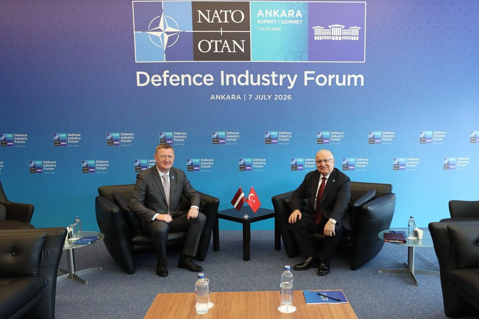 Bakan Güler NATO zirvesinde savunma iş birliği için masaya oturdu