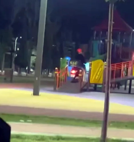 Aksaray'da çocuk parkını motosiklet pistine çeviren kuryelere ağır ceza