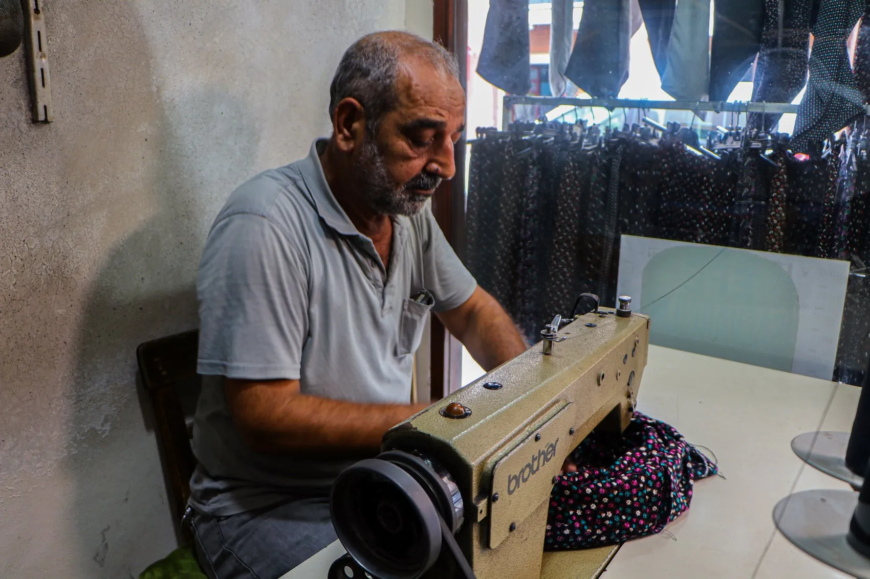 Adanalı terzi 44 yıldır şalvar kültürünü Türkiye’ye taşıyor