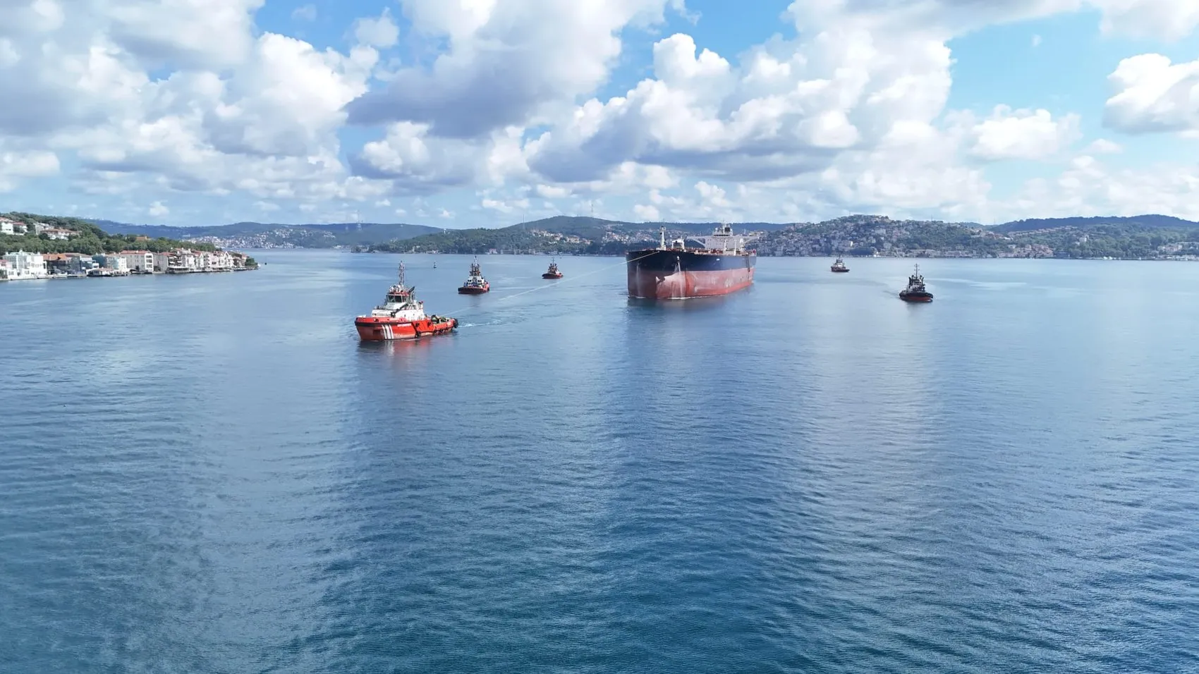 Saldırıya uğrayan dev tanker dört ay sonra Boğazdan geçti