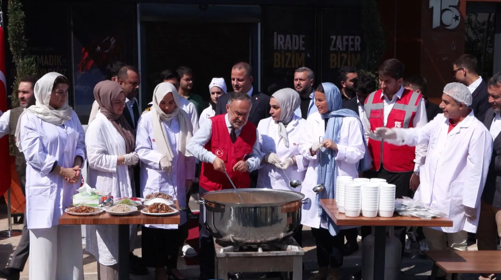 15 Temmuz şehitleri için İstanbul’da aşure kazanları kaynadı