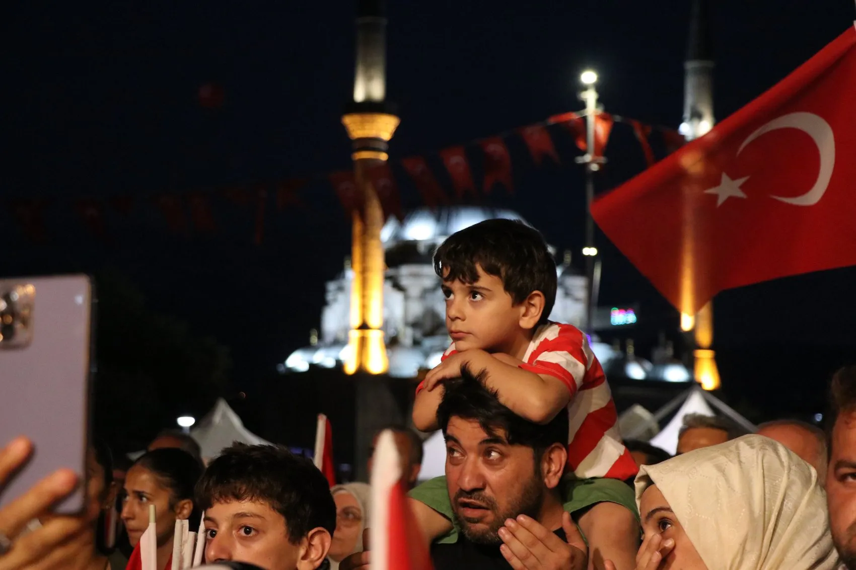 Kayseri semalarında dev Türk bayrağı dalgalandı
