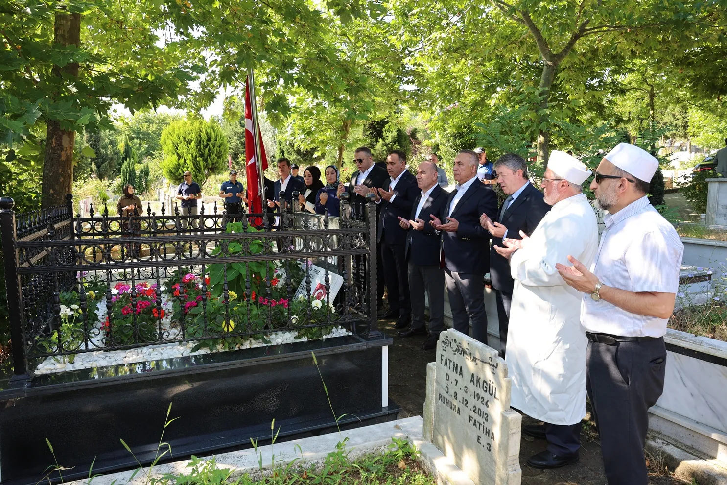 Sultangazi 15 Temmuz şehitlerini meydanlarda andı