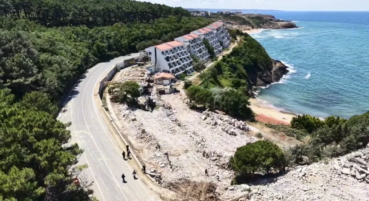 Milli takımın eski kamp tesisi Riva'da yıkılıyor