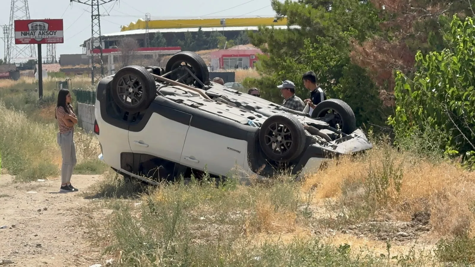 Konya yolunda TIR lastiği dehşeti 8 kişi yaralandı
