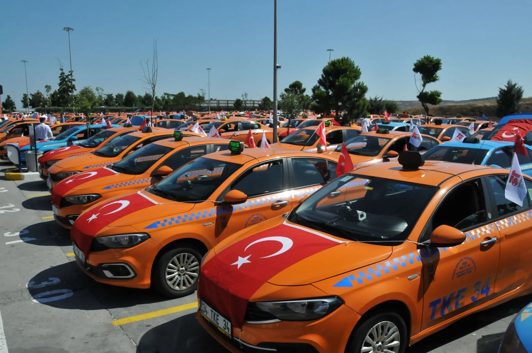 Taksicilerden 15 Temmuz şehitleri anısına 253 araçlık konvoy