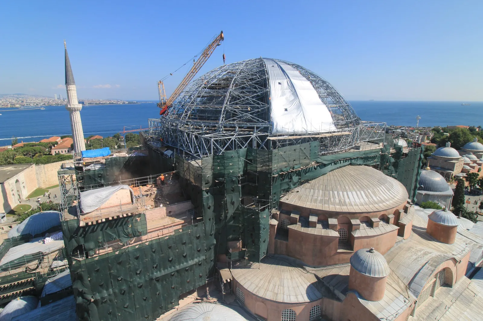 Ayasofya’nın kubbesi restorasyon için dev bir koruma kalkanına alınıyor