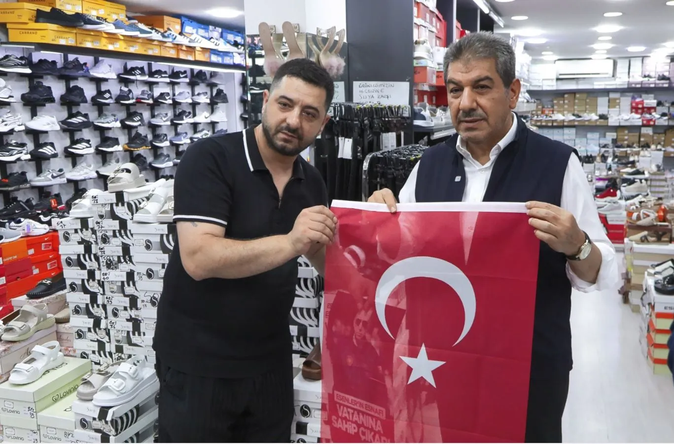Esenler 15 Temmuz için bayraklarla donatıldı