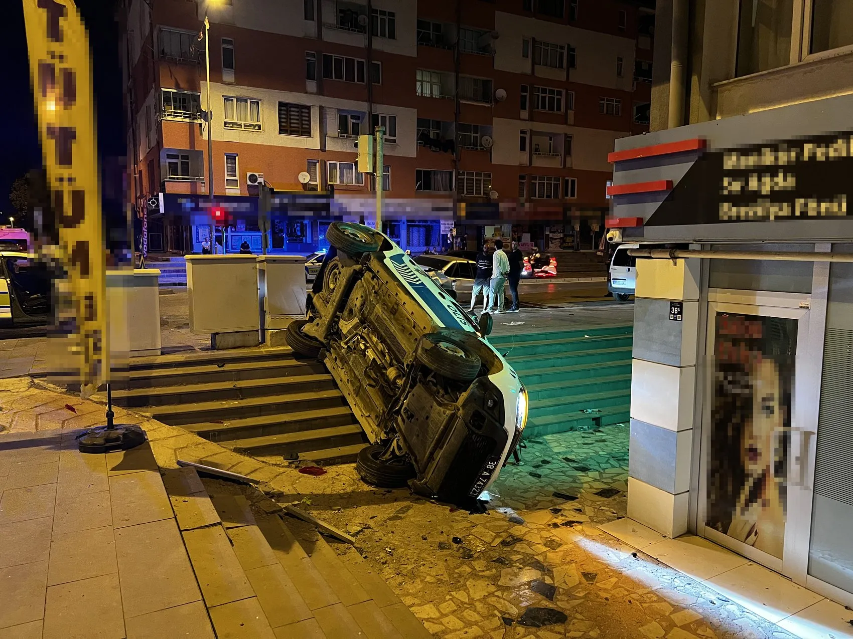 Kayseri'de polis aracı kaza yaptı 3 kişi yaralandı
