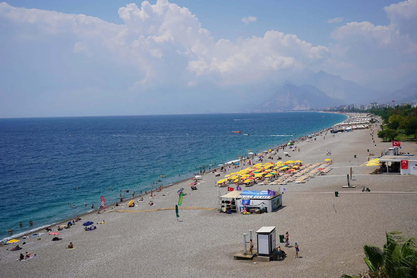 Antalya kavurucu sıcaklardan sonra nefes aldı