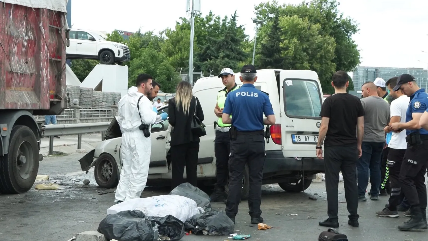 Basın Ekspres yolunda tuğla yüzünden zincirleme kaza