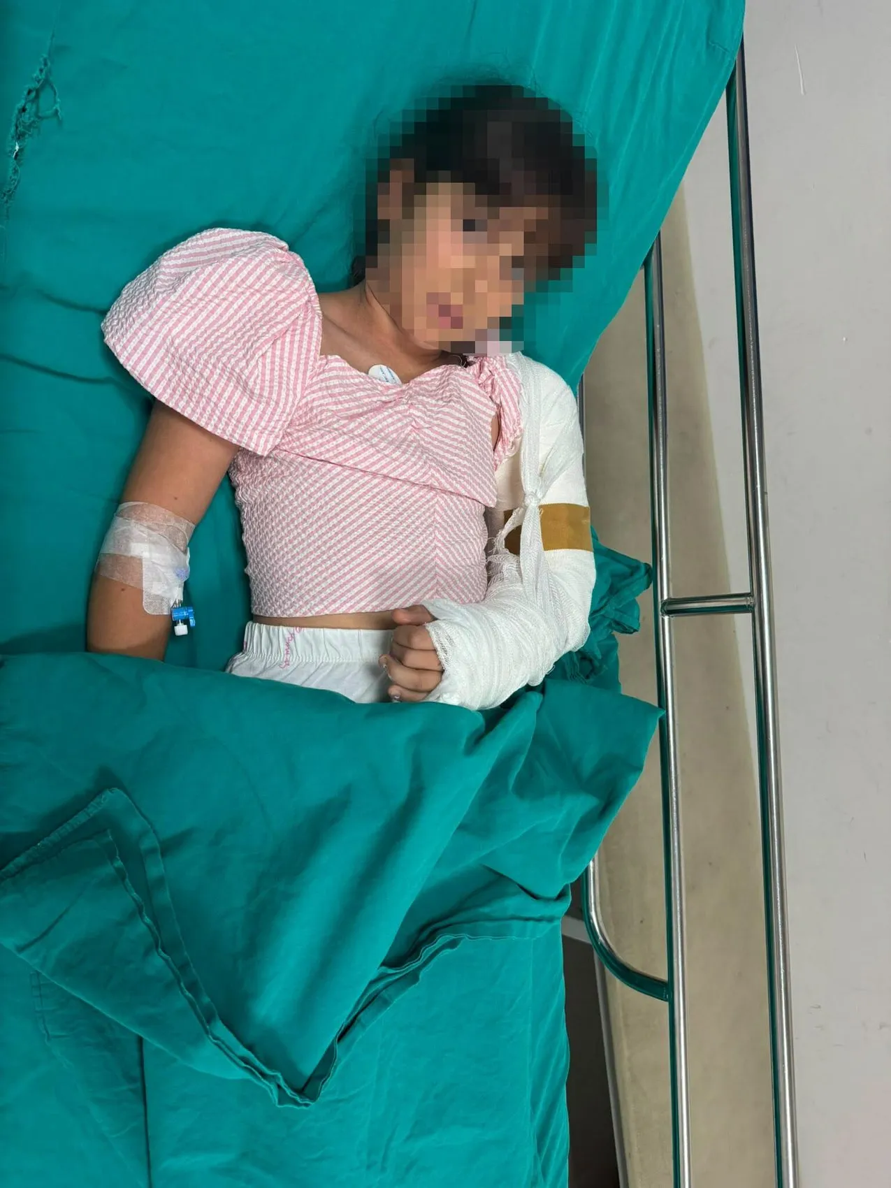 İzmir'de otomatik kapı dehşeti 11 yaşındaki çocuğun kolunu kırdı