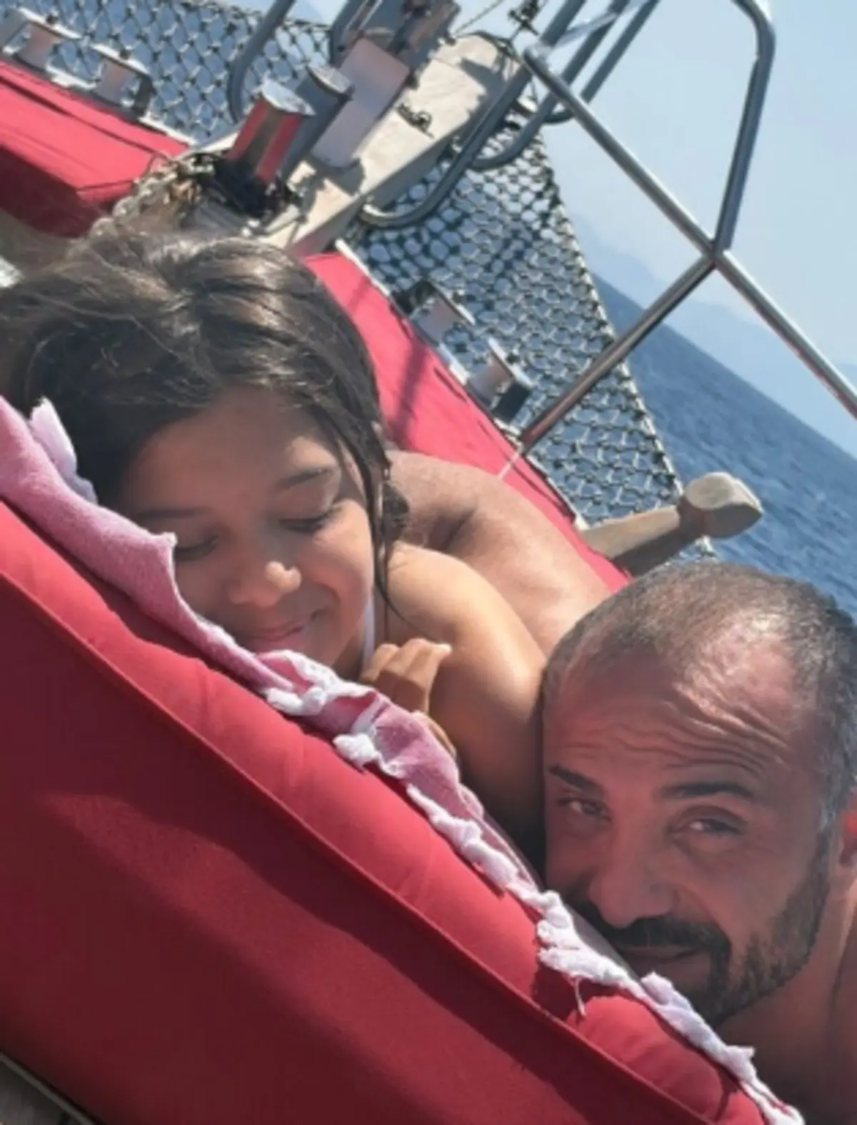 Demet Akalın bikinisini giyip fiziğini sergiledi! Karın kasları olay oldu 2