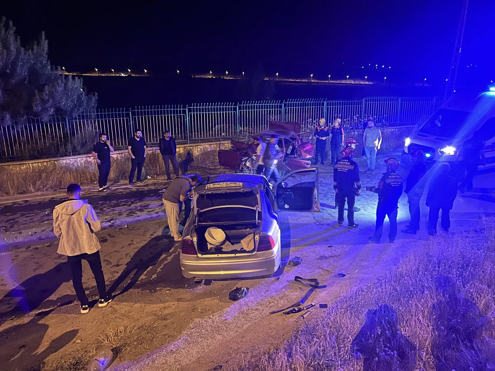 Sivas'ta gece yarısı kaza 6 kişi hastanelik oldu