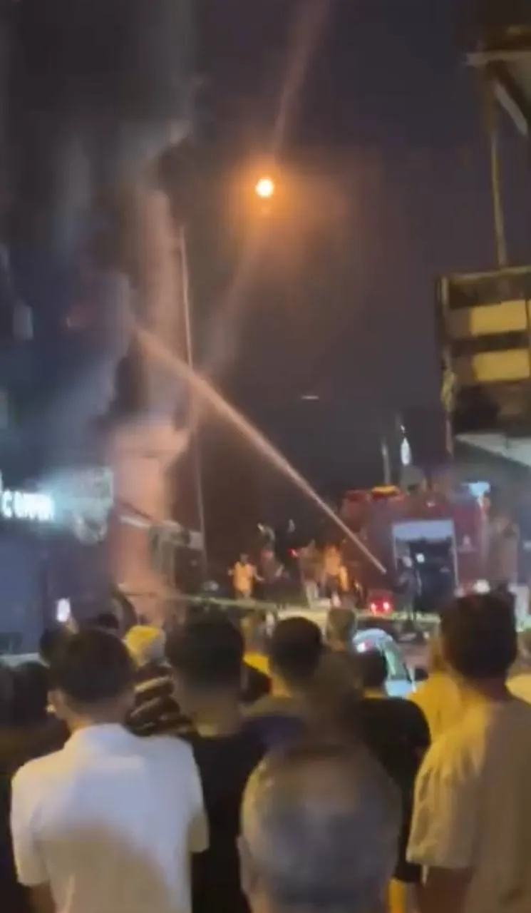 Küçükçekmece'de iş hanını alevler sardı