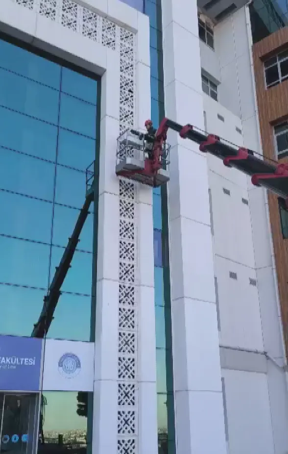 Konya'da 16 metre yükseklikteki kedi mama tuzağıyla kurtarıldı