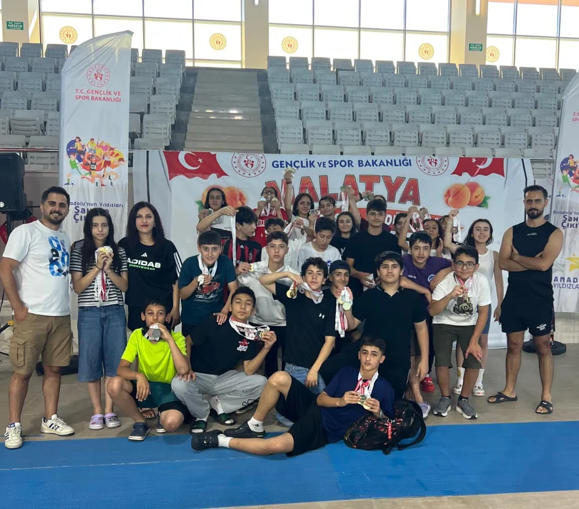 Vanlı çocuklardan hem madalya hem cankurtaranlık başarısı